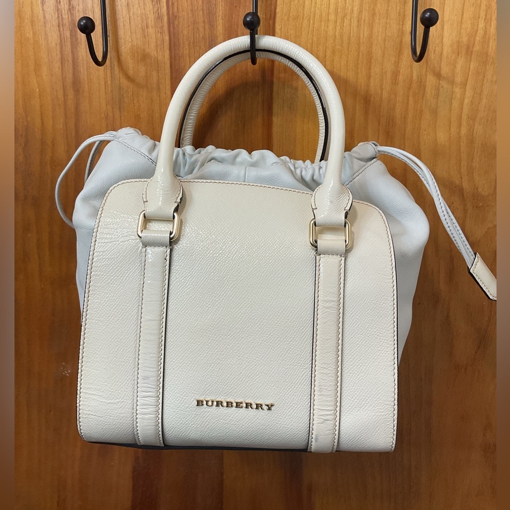 Burberry White And Ivory Dinton Leather Satchel